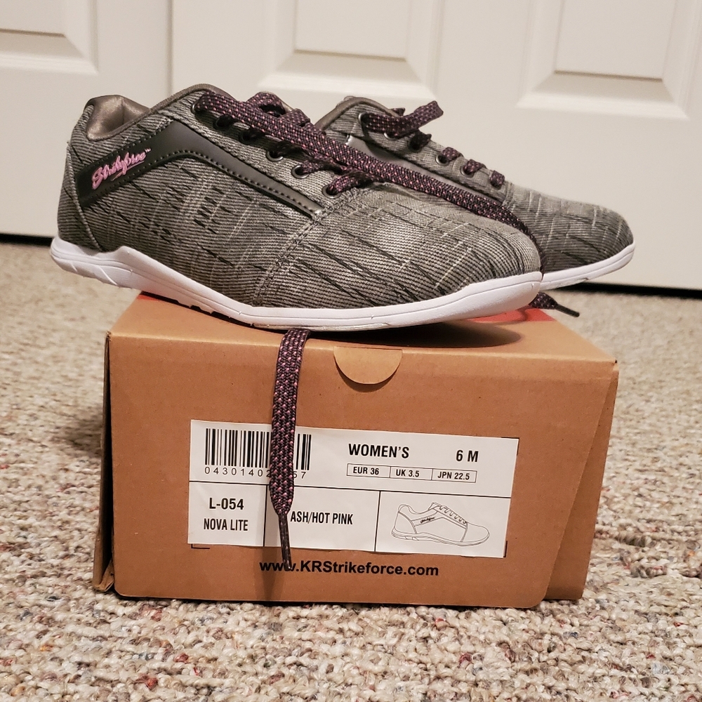 Womens bowling shoes